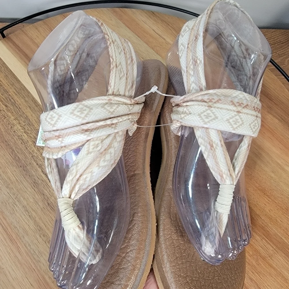 NEW Sanuk Yoga Sling 2 Tan Cream Comfy Sandals Fabric Yoga Mat Size 6